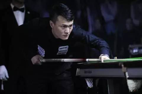 许多球迷和 许多球迷和