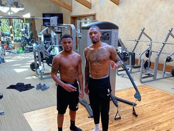 自由边锋位 自由边锋位